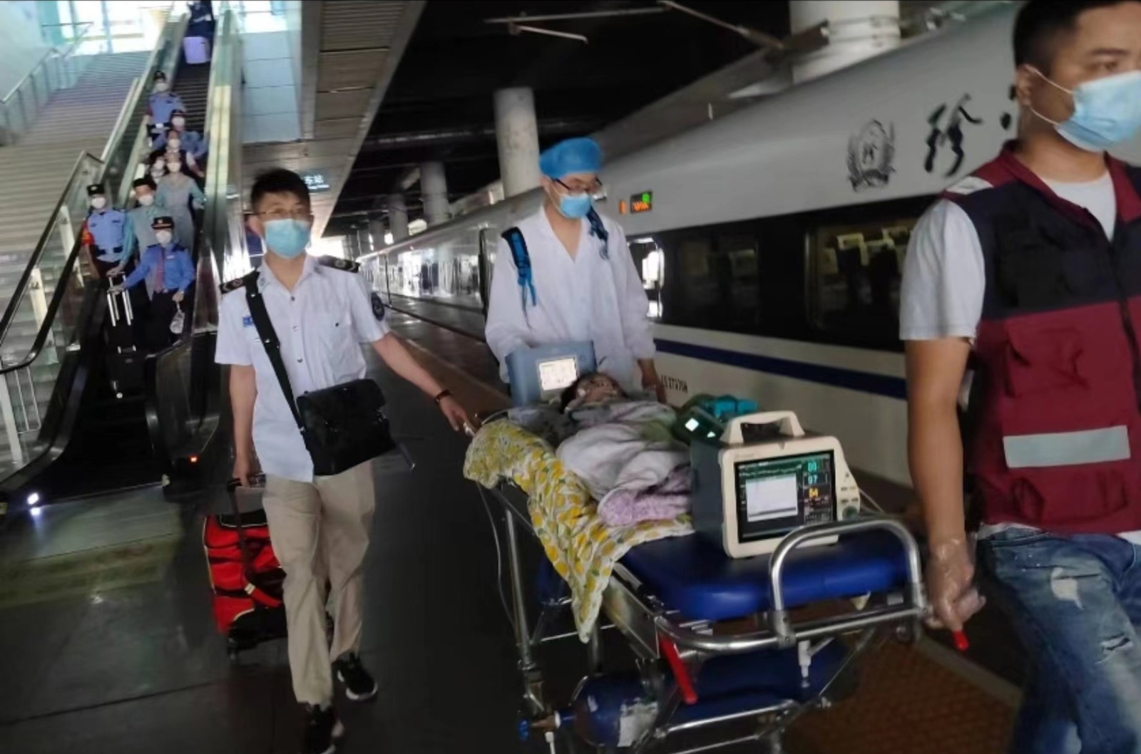 化德县高铁转运公司